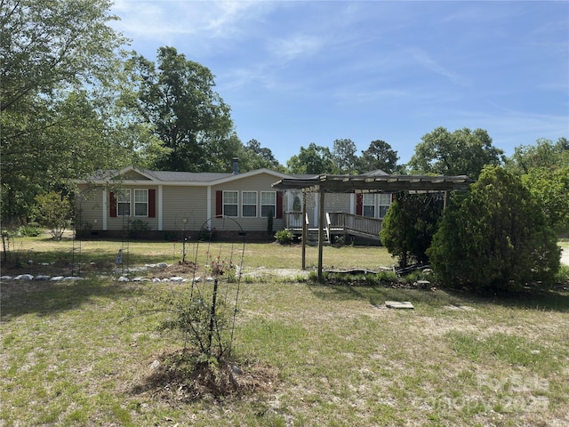 view of front of home featuring a front lawn, crawl space, a pergola, and a deck