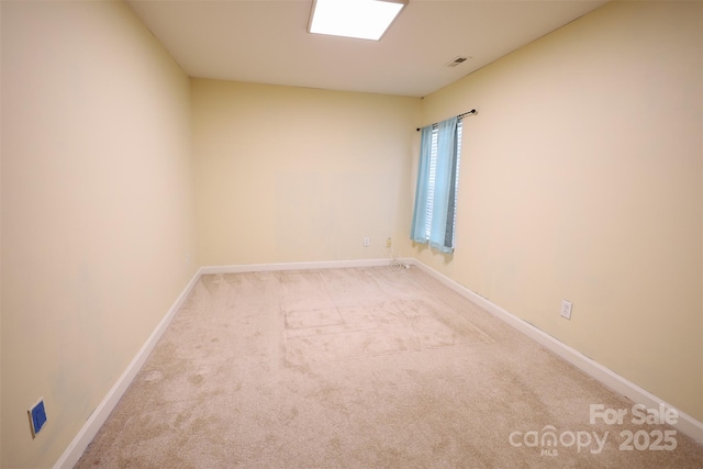 6614 Wicked Oak Ln, Charlotte, NC 28216 - carpeted empty room featuring baseboards