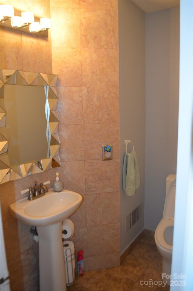 bathroom with visible vents, tile patterned floors, and toilet