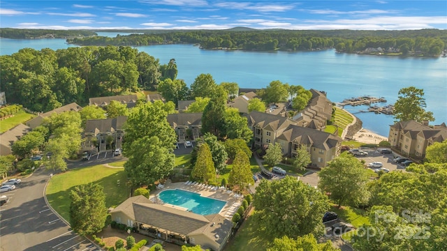 13932 Queens Harbor Rd, Charlotte, NC 28278 - aerial overview of property's location featuring a nearby body of water, a forest, and nearby suburban area