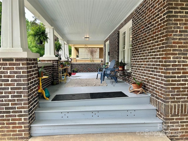 300 W Thomas St, Salisbury, NC 28144 - view of patio featuring a porch