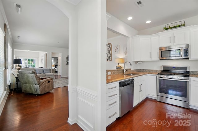 9003 Smokey Hill Ln, Fort Mill, SC 29707 - kitchen with stainless steel appliances, a sink, dark wood-style floors, light stone countertops, and recessed lighting