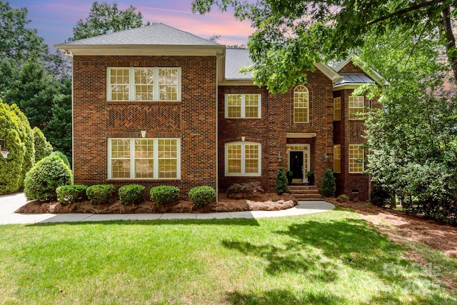 view of front facade featuring a front lawn and brick siding