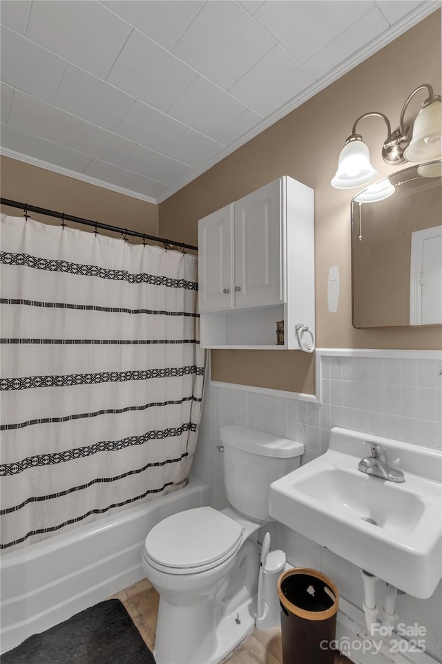 159 Old Home Pl, China Grove, NC 28023 - full bath with a sink, a wainscoted wall, toilet, ornamental molding, and shower / bathtub combination with curtain