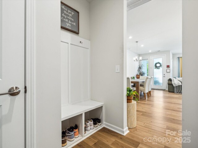 mudroom with visible vents, wood finished floors, baseboards, recessed lighting, and a notable chandelier