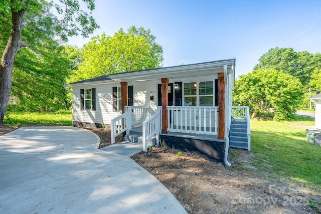 1411 Caldwell St, Gastonia, NC 28052 - view of front facade with a porch