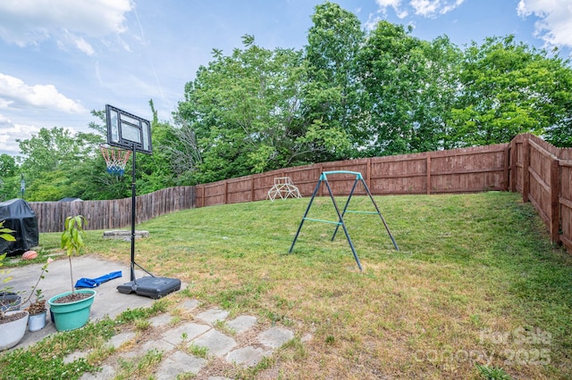view of yard featuring a fenced backyard
