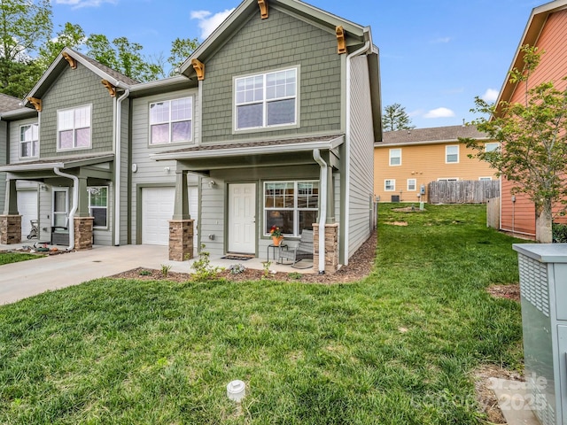 view of front of house featuring fence, an attached garage, concrete driveway, and a front yard