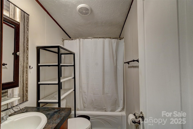 101 J M Ln, Lawndale, NC 28090 - full bathroom featuring shower / bath combo with shower curtain, toilet, a textured ceiling, and visible vents