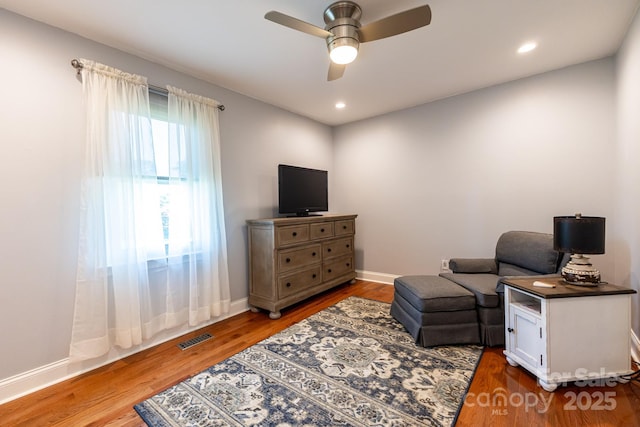 living area featuring ceiling fan, recessed lighting, baseboards, wood finished floors, and visible vents