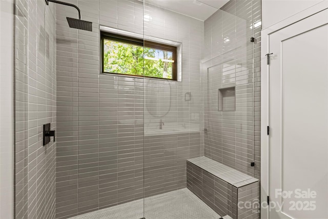 624 Heather Ln, Charlotte, NC 28209 - bathroom featuring a tile shower