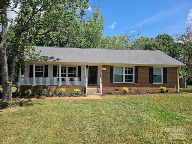 1109 Reid Harkey Rd, Matthews, NC 28105 - ranch-style home featuring crawl space, a front yard, covered porch, and a shingled roof