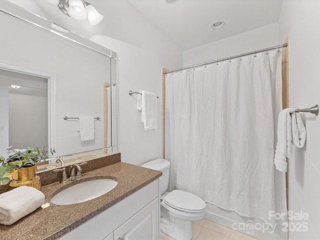 140 Villa Lake Dr, Fort Mill, SC 29708 - full bath featuring tile patterned floors, toilet, vanity, and shower / tub combo with curtain