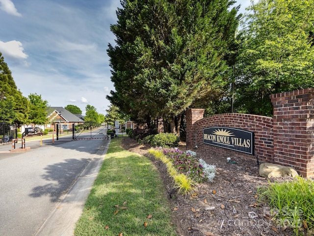 140 Villa Lake Dr, Fort Mill, SC 29708 - community / neighborhood sign featuring a gate