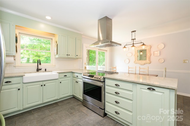 13030 Mayes Rd, Huntersville, NC 28078 - kitchen with a sink, a peninsula, stainless steel range with electric stovetop, green cabinetry, and island range hood