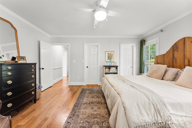 bedroom featuring light wood-style floors, baseboards, crown molding, and a ceiling fan