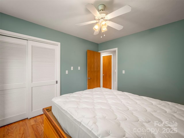 bedroom featuring a closet, light wood-style flooring, and ceiling fan