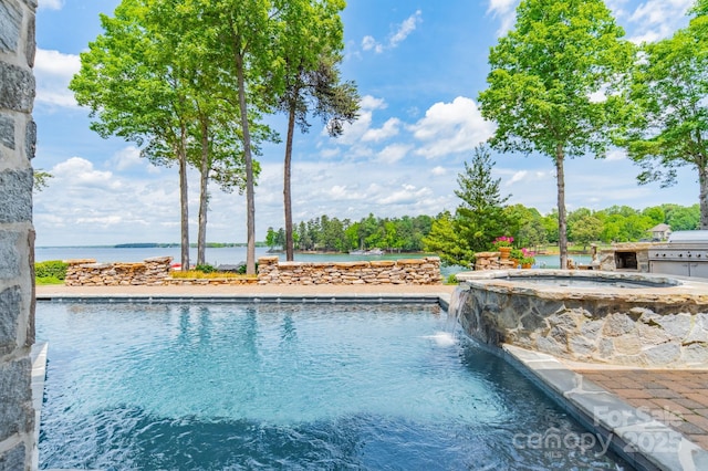 140 Lightship Dr, Mooresville, NC 28117 - view of swimming pool with a water view and a pool with connected hot tub