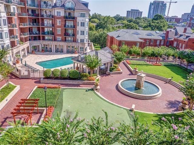 view of swimming pool
