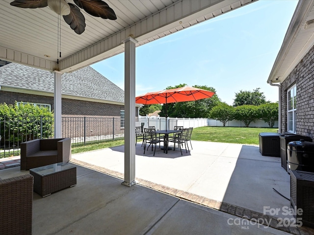 view of patio / terrace featuring outdoor dining area, a ceiling fan, and a fenced backyard