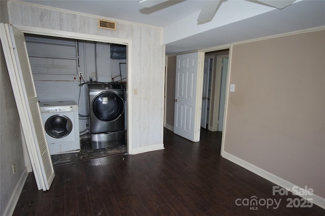 washroom with baseboards, washing machine and dryer, and visible vents