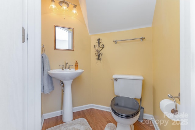 815 Clearbrook Rd, Matthews, NC 28105 - bathroom featuring vaulted ceiling, wood finished floors, a sink, baseboards, and toilet