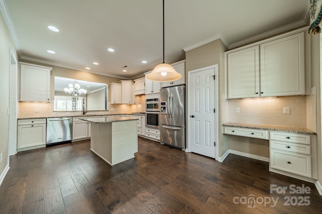 kitchen with crown molding, stainless steel appliances, a chandelier, and backsplash