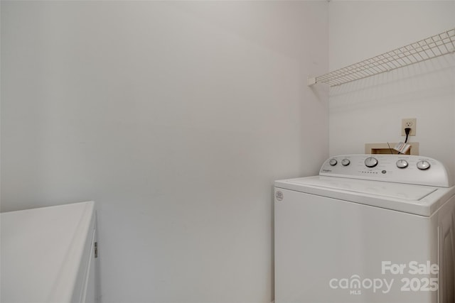 2209 Sumner Green Ave Unit M, Charlotte, NC 28203 - laundry area with washing machine and clothes dryer