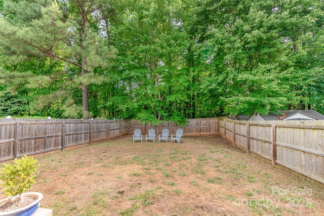 view of yard featuring a fenced backyard