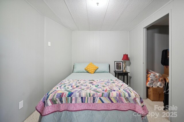 bedroom featuring carpet floors and a textured ceiling