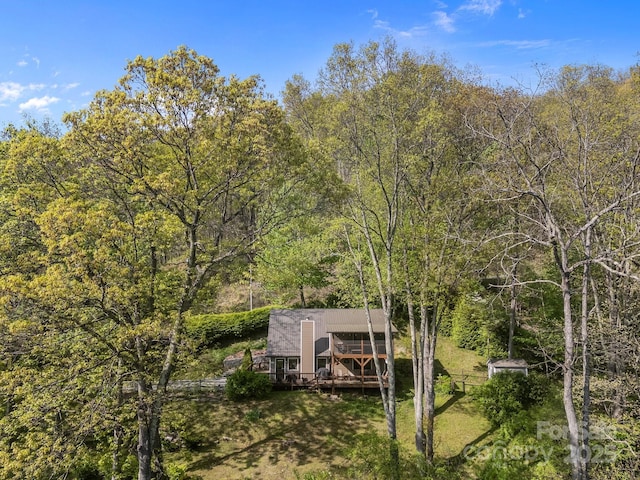 bird's eye view with a wooded view