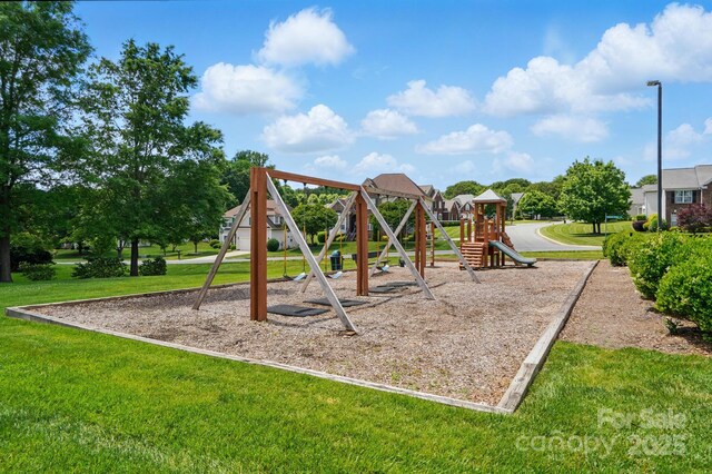 8833 Cavonnier Ln, Charlotte, NC 28216 - community jungle gym with a yard