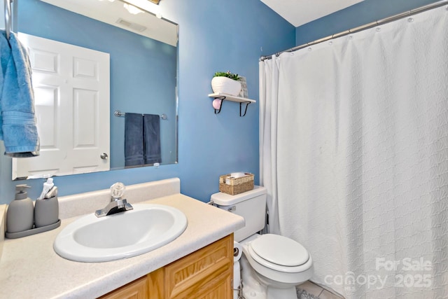 bathroom featuring vanity, a shower with shower curtain, toilet, and visible vents