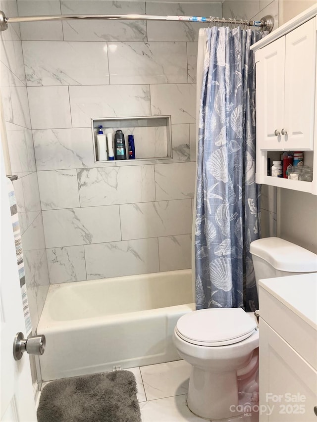 bathroom featuring toilet and shower / tub combo