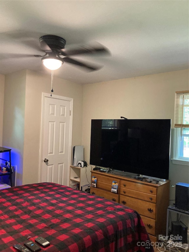 bedroom featuring ceiling fan