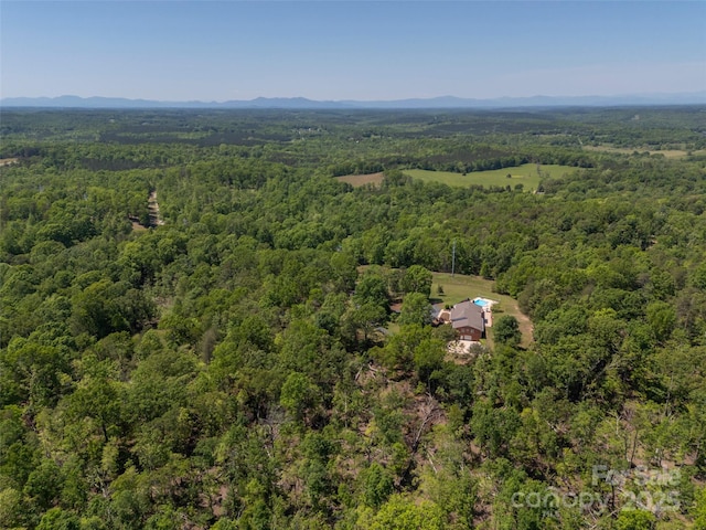 bird's eye view with a view of trees