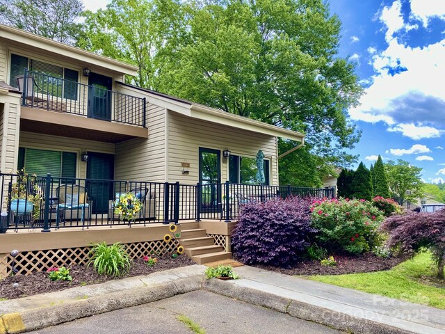 view of front of home featuring a balcony and a porch