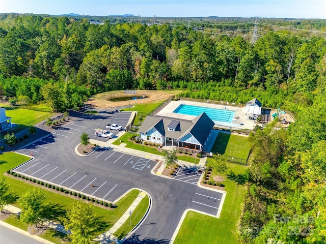 bird's eye view featuring a wooded view