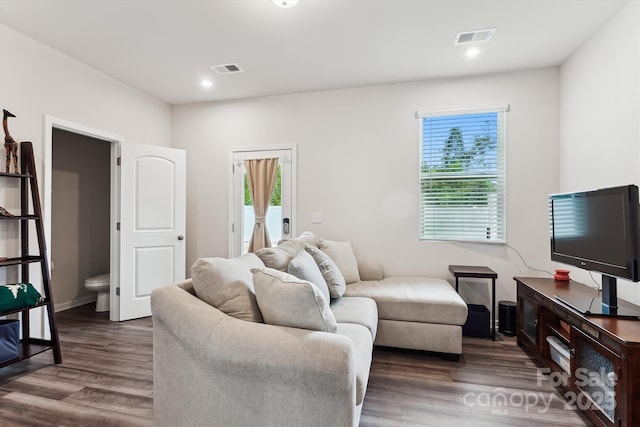 living area featuring visible vents, wood finished floors, and recessed lighting