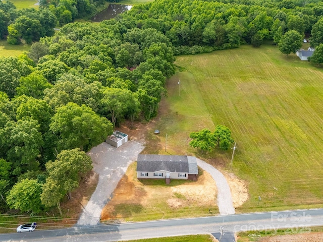 birds eye view of property featuring a rural view