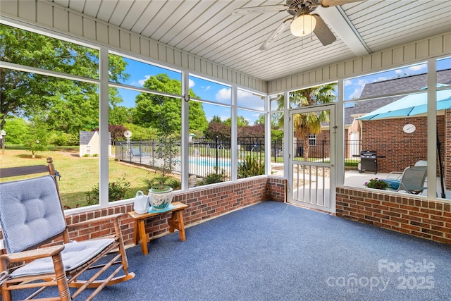 sunroom / solarium with a ceiling fan