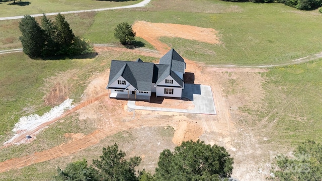 birds eye view of property featuring a rural view