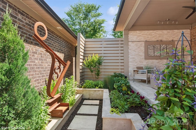 view of yard with a ceiling fan