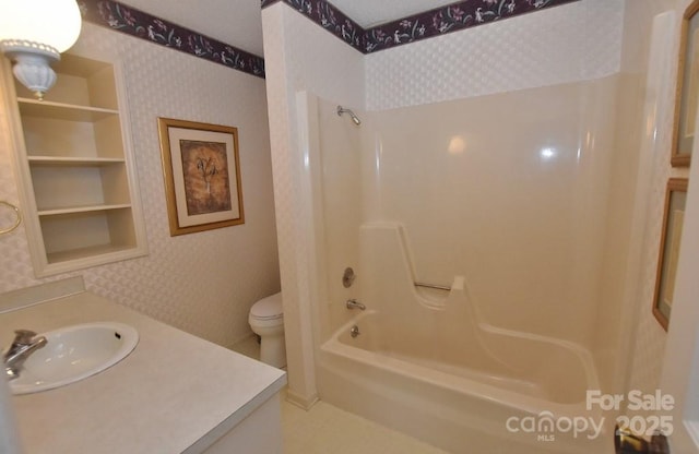 902 Church St NW, Valdese, NC 28690 - bathroom featuring vanity, tub / shower combination, toilet, and wallpapered walls