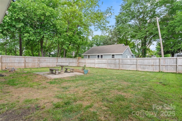 view of yard featuring a fenced backyard and a patio area