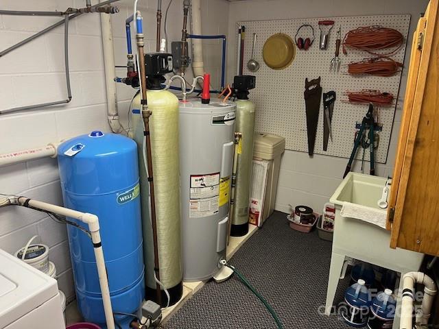 137 Amys Ridge Rd, Lake Lure, NC 28746 - utility room featuring water heater