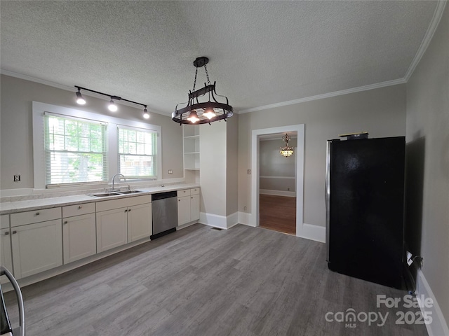 kitchen featuring ornamental molding, a sink, light wood-style flooring, and dishwasher