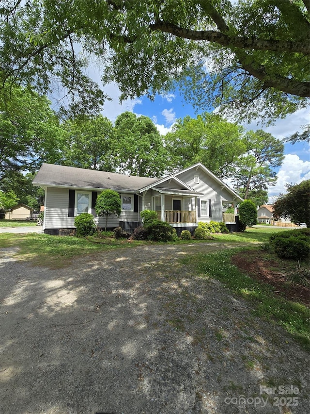 view of front facade with covered porch