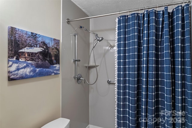 6562 Gingercake Rd, Newland, NC 28657 - bathroom with a shower with curtain, a textured ceiling, and toilet
