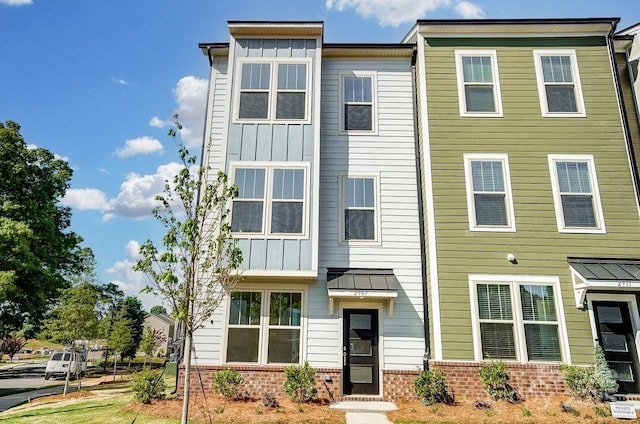 2907 W Trade St, Charlotte, NC 28208 - townhome / multi-family property with brick siding and board and batten siding